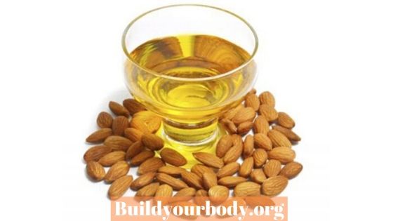 How to moisturize your lips with almond oil