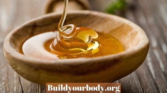 honey is a great natural remedy to moisturize the lips