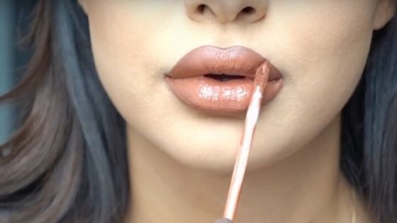 How to moisture your lips