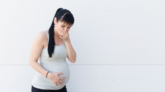 In how many days of pregnancy does vomiting starts?