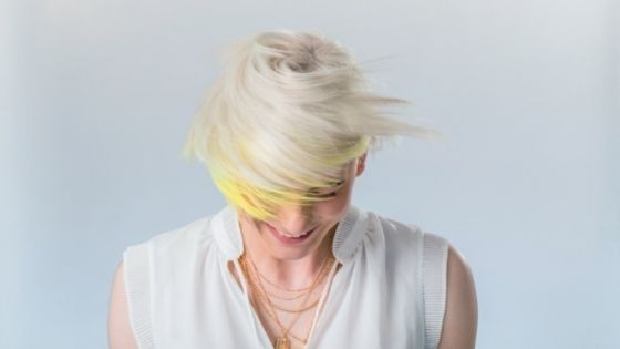 How long do you leave bleach in your hair?