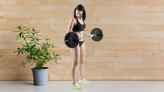 woman doing barbell curls with supinated grip